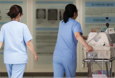 [사설] 무너진 간호사의 마음건강, 이제는 사회가 지켜야 한다